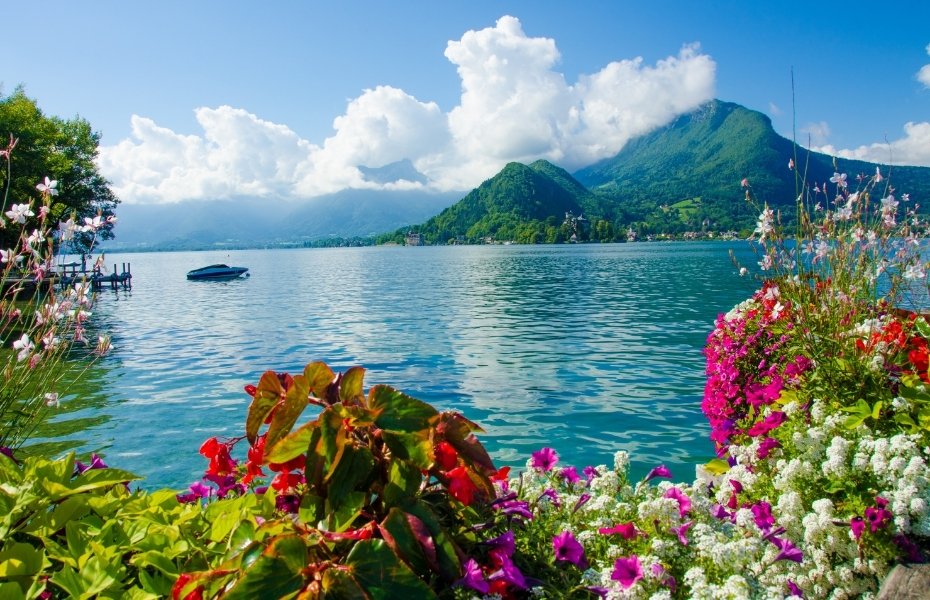 Top 9 Most Beautiful Lakes in the World : LakeLubbers