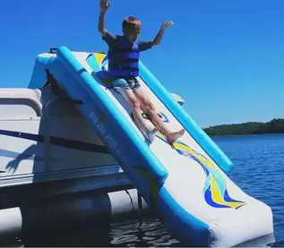 6 Best Inflatable Pontoon Boat Slides (2023 reviews) : LakeLubbers